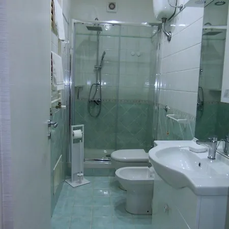 Roma Πανσιόν 4*